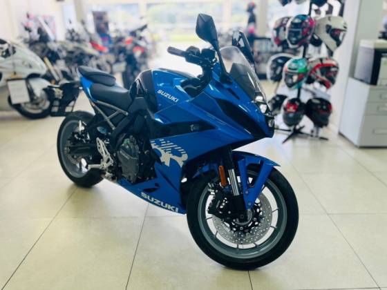 SUZUKI GSX-8R 